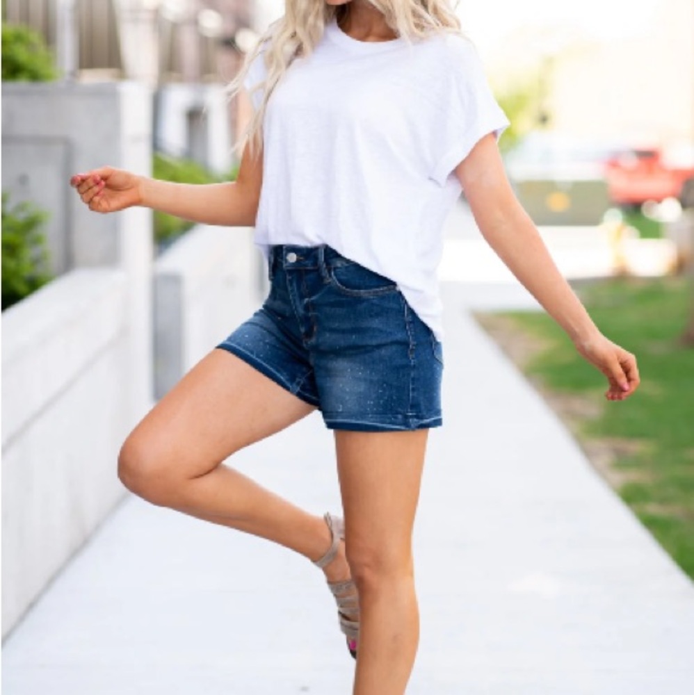 Judy Blue splattered denim shorts - Picture 2 of 8
